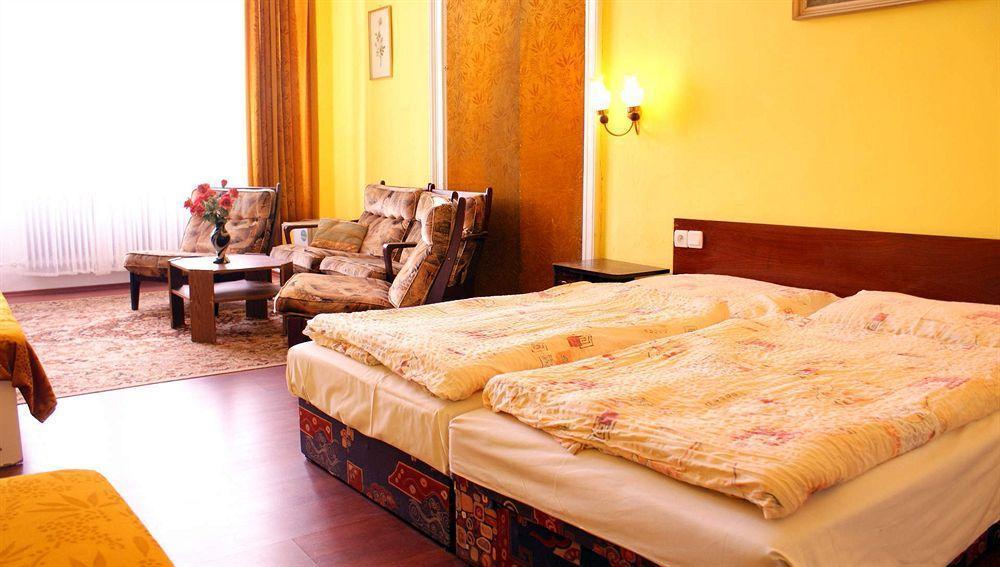Hotel Morava Znojmo Esterno foto